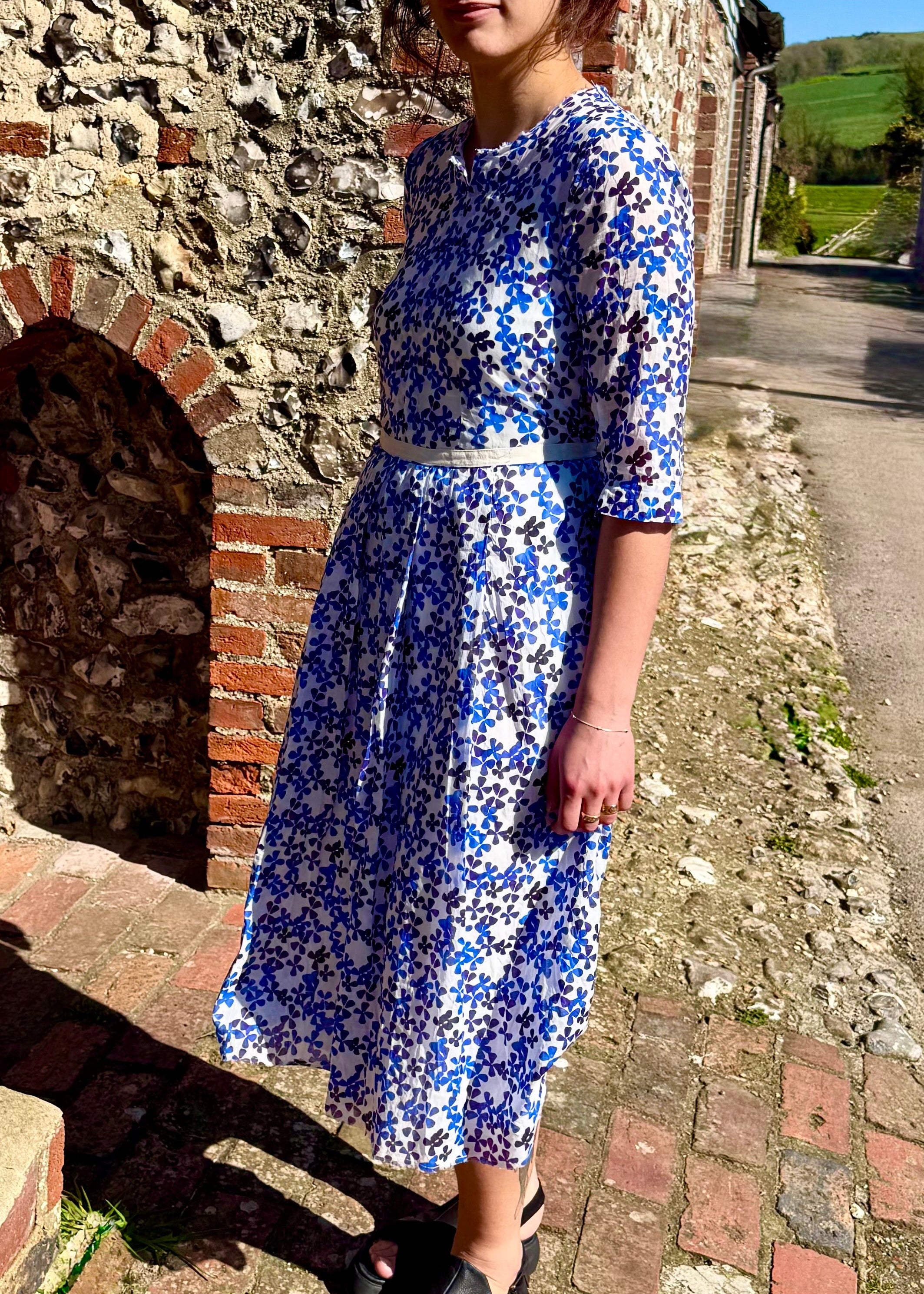 Hannoh Wessel - Dress Darjan 176, Blue Flowers