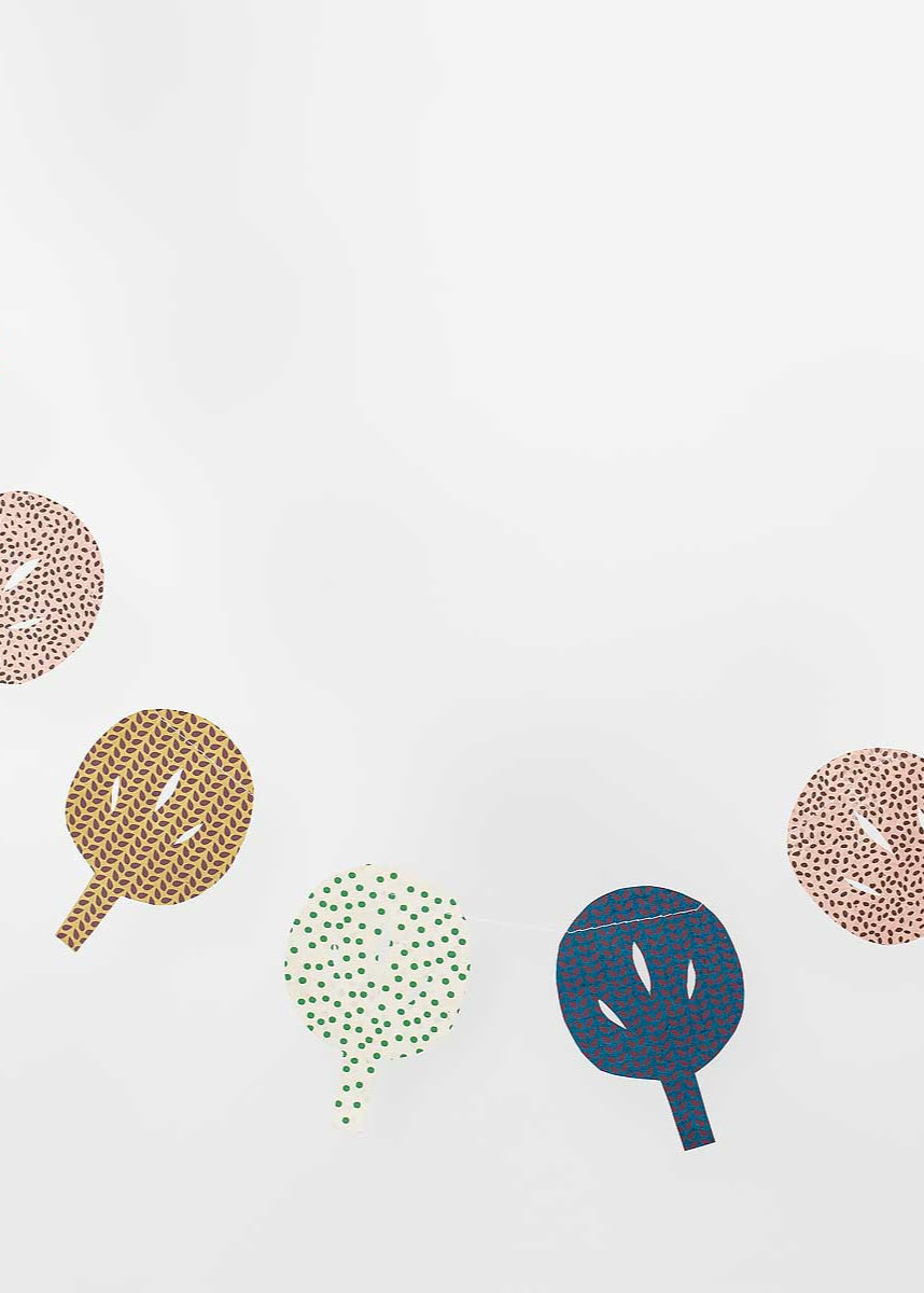 Tree On Thread, Garland