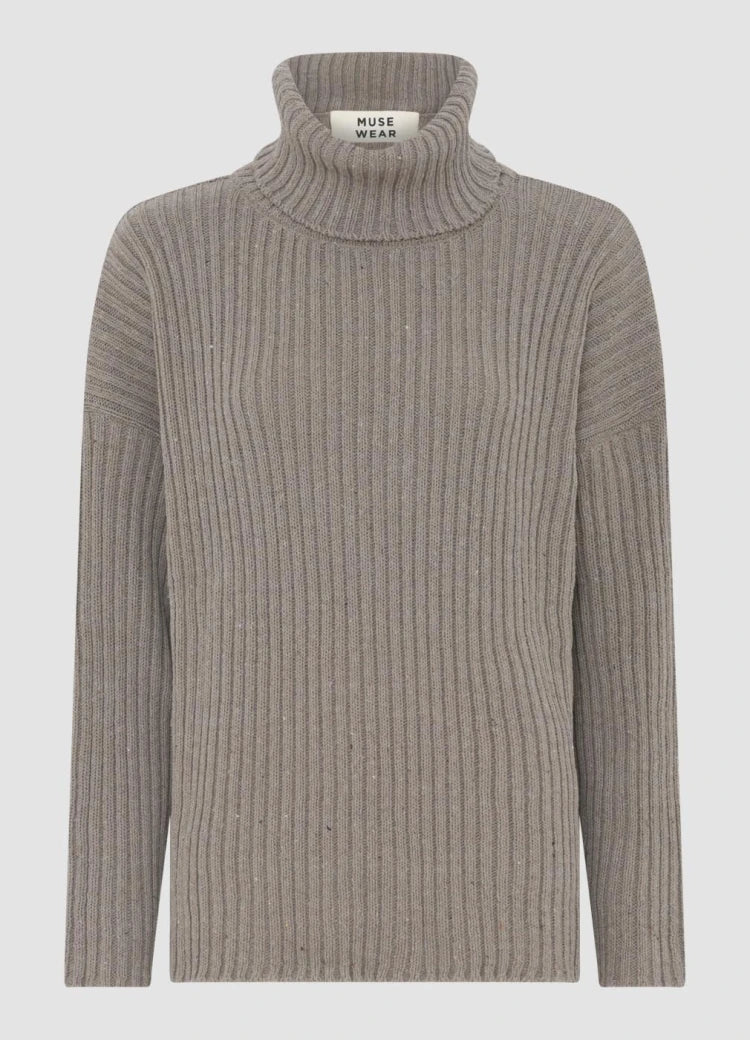 Alvilde Jumper, Sand