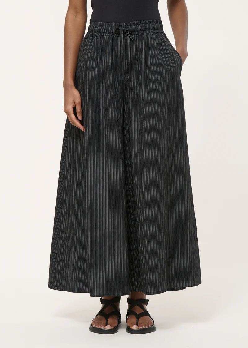 Black striped 7/8 pants