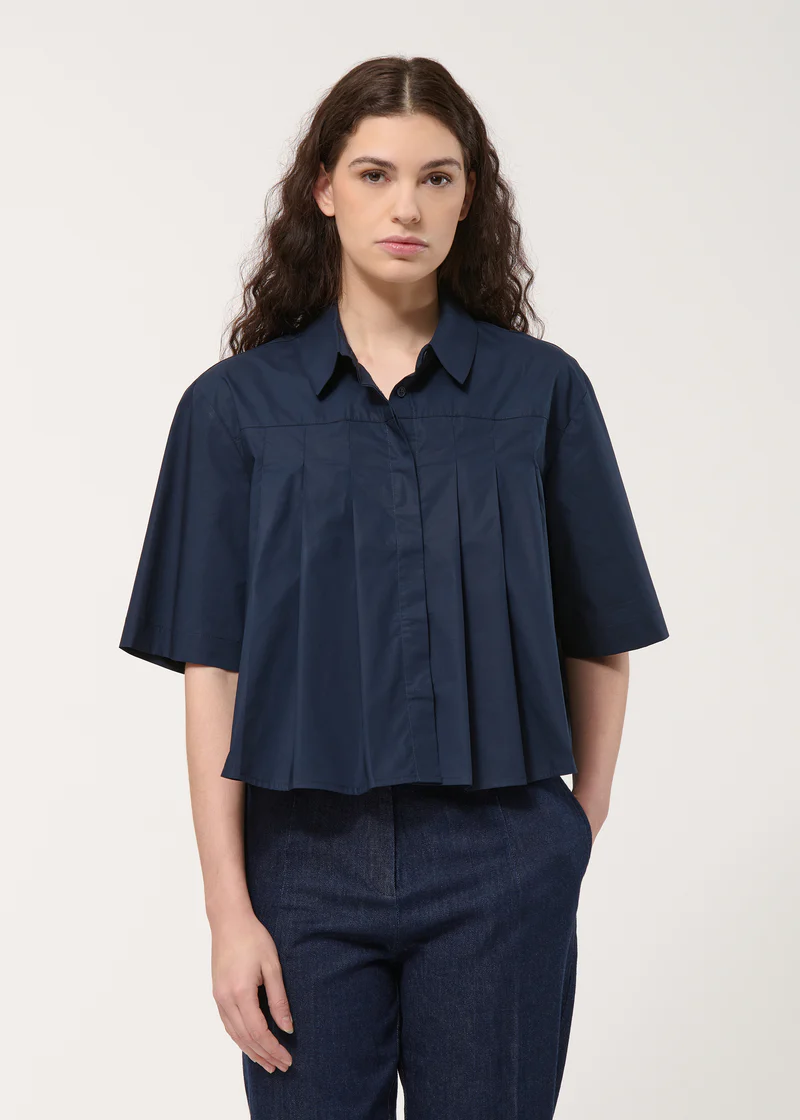 Dark blue pleated cotton poplin shirt