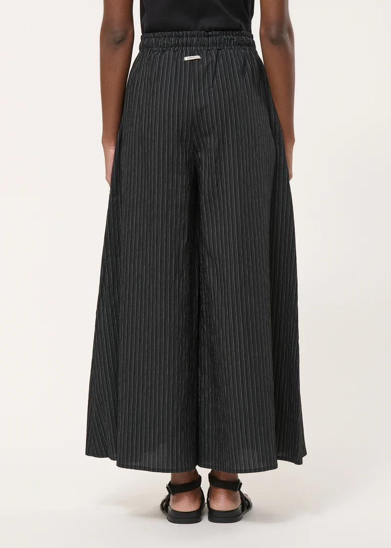 Black striped 7/8 pants
