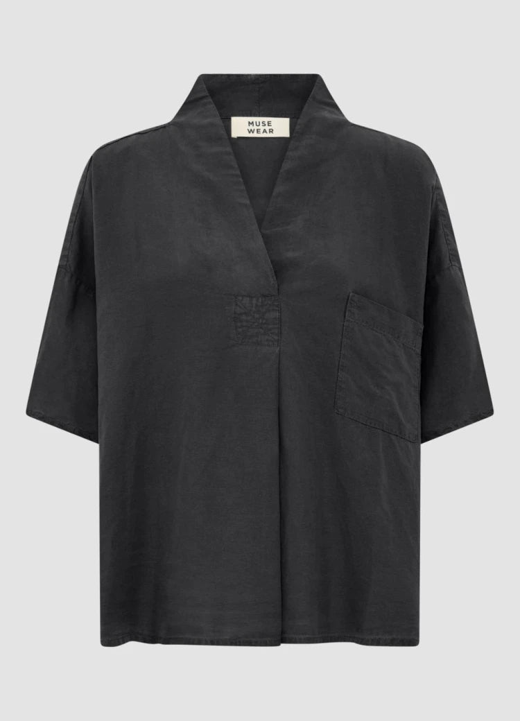 Karen Top, Black